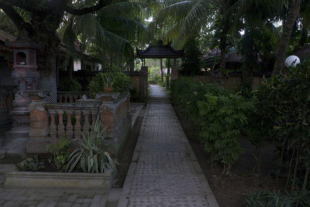 Segara Anak Bungalow & Restaurant Kuta  Екстер'єр фото