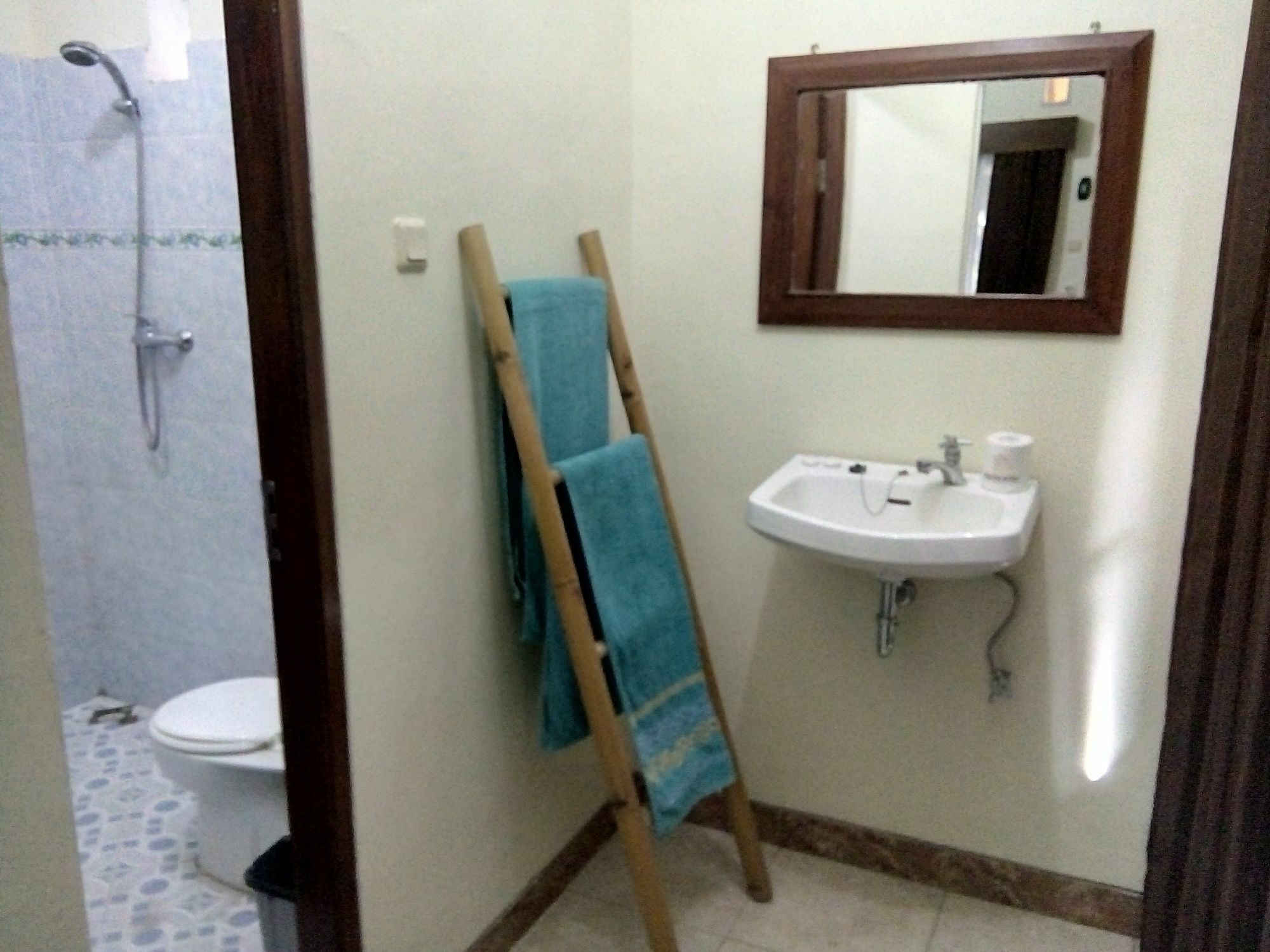 Segara Anak Bungalow & Restaurant Kuta  Екстер'єр фото
