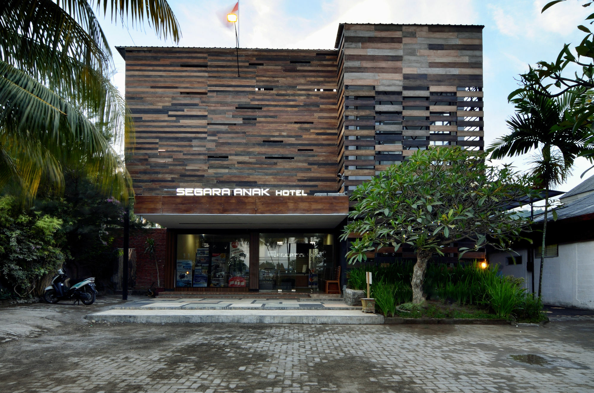 Segara Anak Bungalow & Restaurant Kuta  Екстер'єр фото