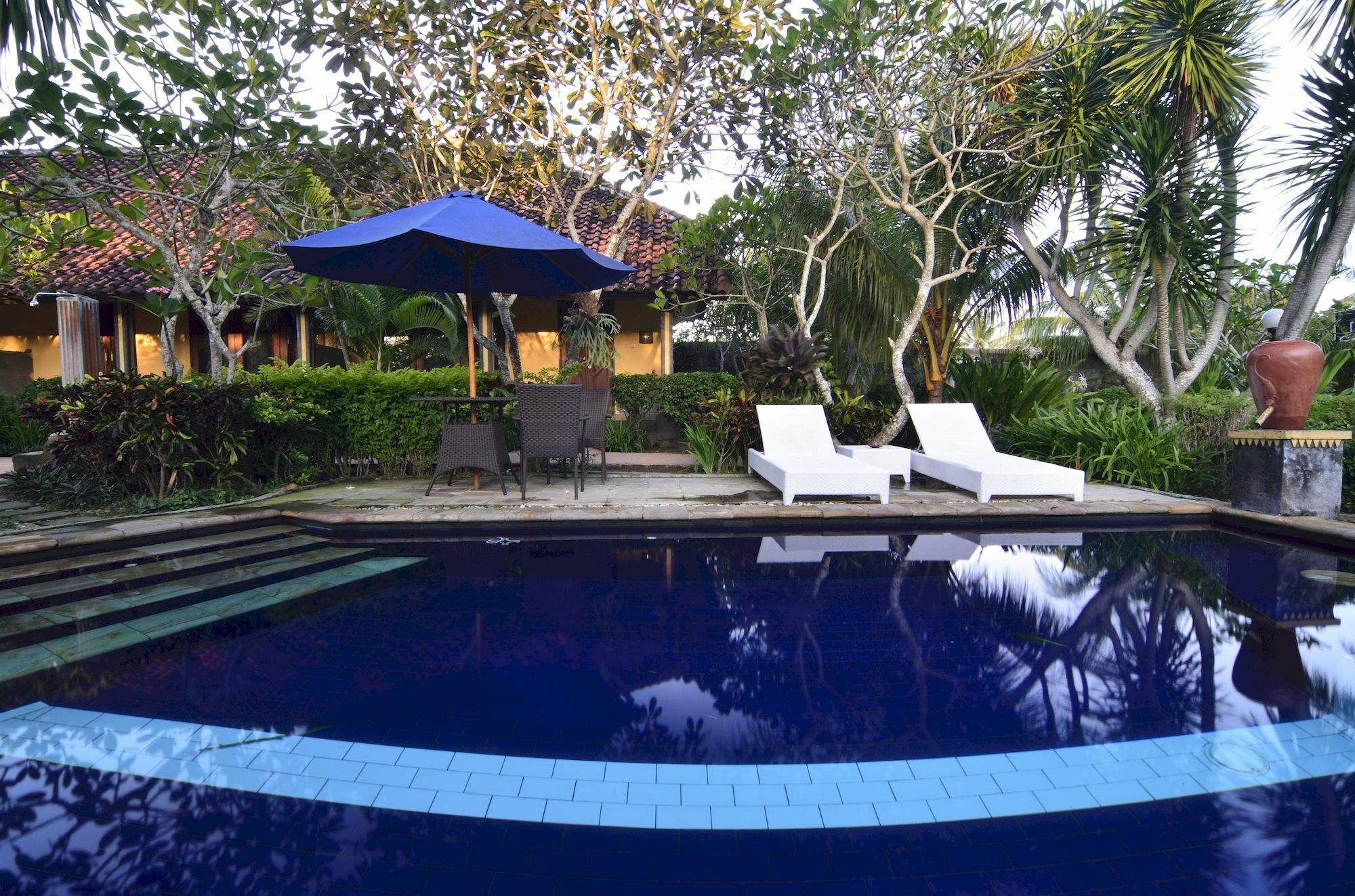 Segara Anak Bungalow & Restaurant Kuta  Екстер'єр фото