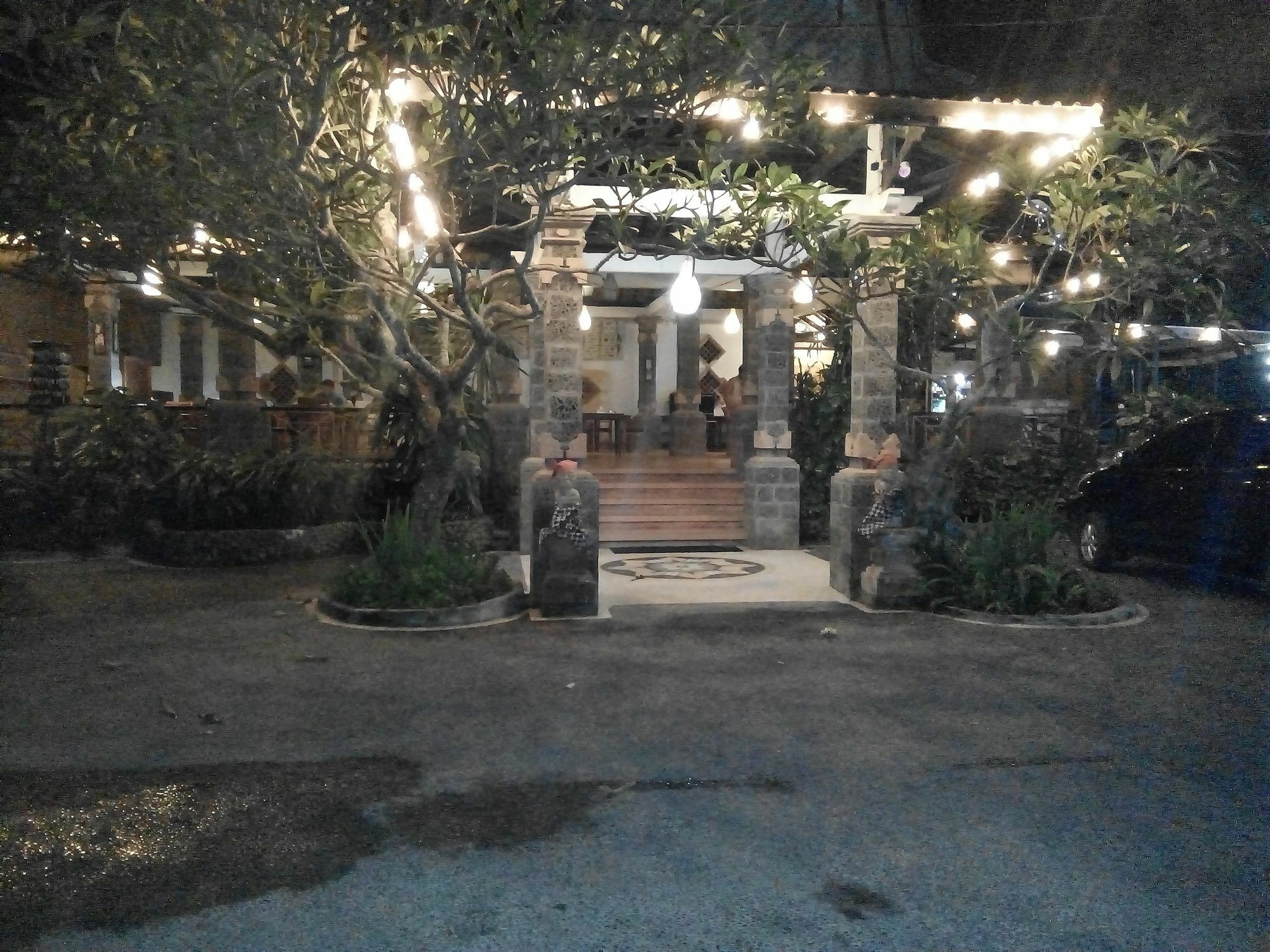 Segara Anak Bungalow & Restaurant Kuta  Екстер'єр фото